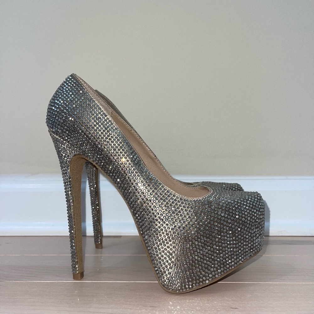 Steve Madden Rhinestone Platform Pump *New*